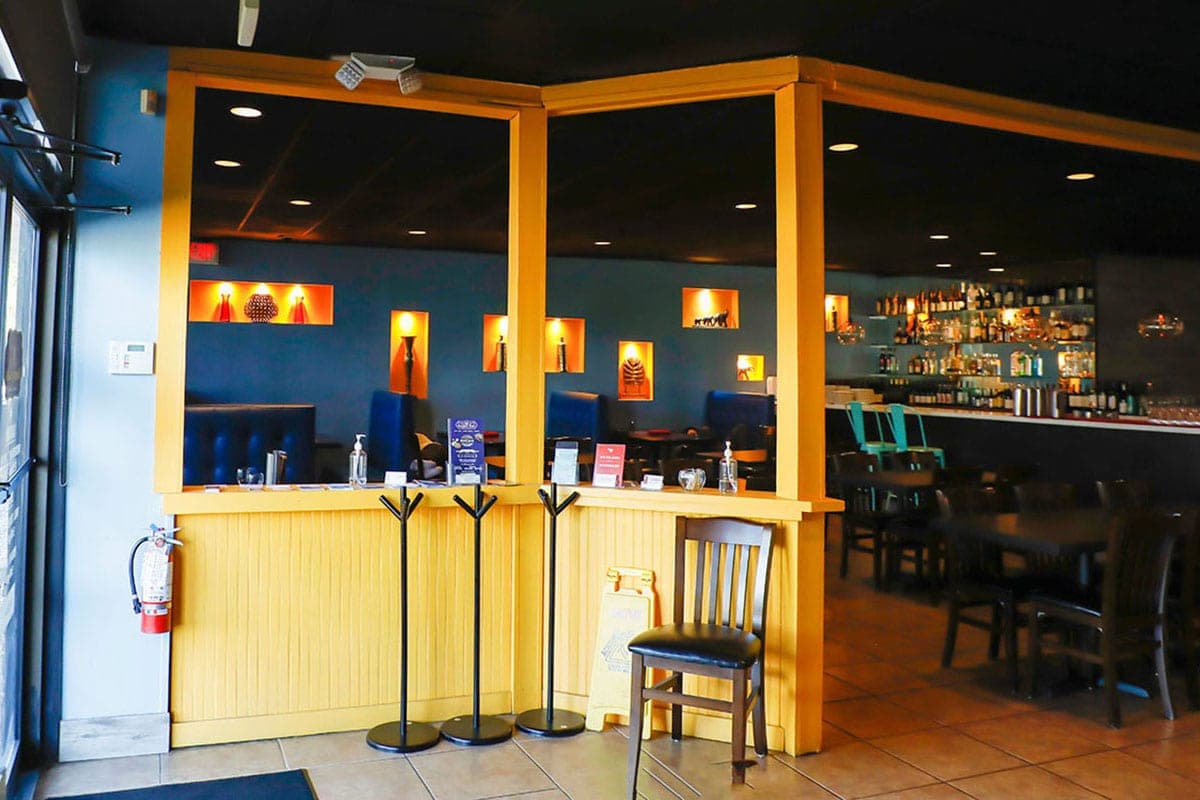 Dining room with warm wall niches